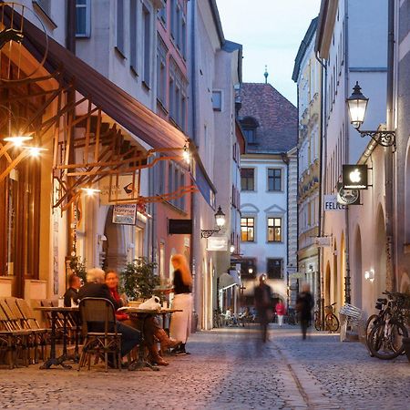 Hotel Orphee - Grosses Haus เรเกนส์บวร์ก ภายนอก รูปภาพ