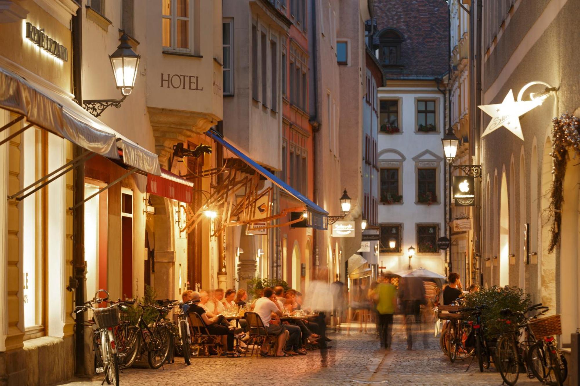 Hotel Orphee - Grosses Haus เรเกนส์บวร์ก ภายนอก รูปภาพ