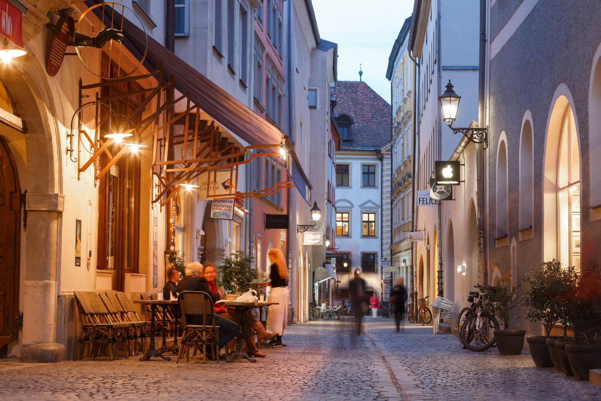 Hotel Orphee - Grosses Haus เรเกนส์บวร์ก ภายนอก รูปภาพ