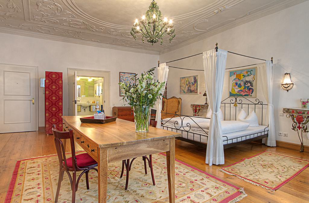 Hotel Orphee - Grosses Haus เรเกนส์บวร์ก ภายนอก รูปภาพ