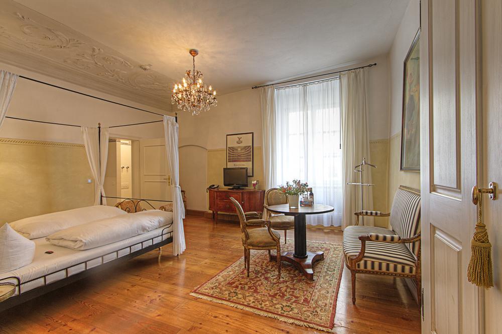 Hotel Orphee - Grosses Haus เรเกนส์บวร์ก ภายนอก รูปภาพ