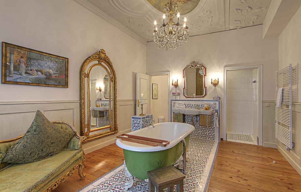 Hotel Orphee - Grosses Haus เรเกนส์บวร์ก ภายนอก รูปภาพ