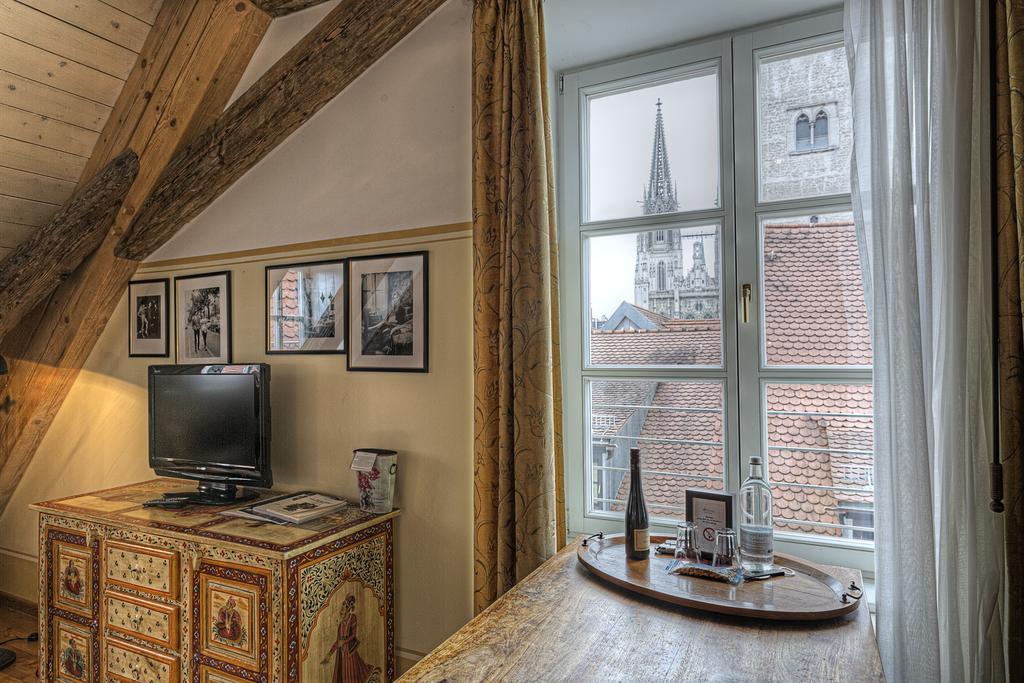 Hotel Orphee - Grosses Haus เรเกนส์บวร์ก ภายนอก รูปภาพ