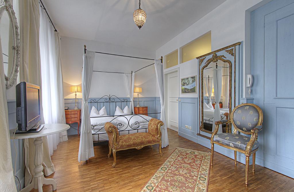 Hotel Orphee - Grosses Haus เรเกนส์บวร์ก ภายนอก รูปภาพ