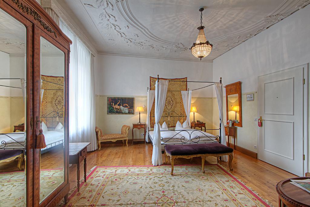 Hotel Orphee - Grosses Haus เรเกนส์บวร์ก ภายนอก รูปภาพ