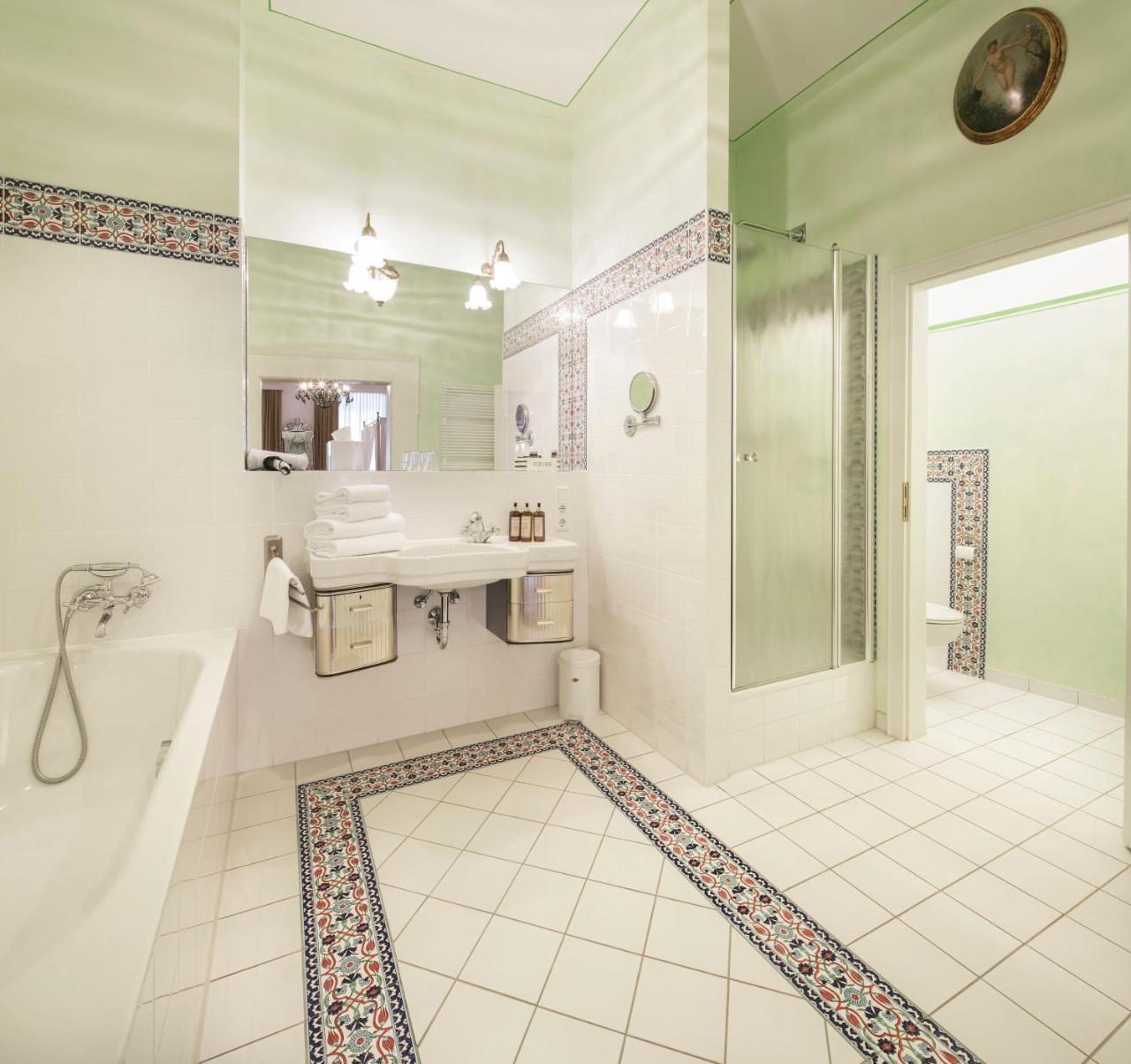 Hotel Orphee - Grosses Haus เรเกนส์บวร์ก ภายนอก รูปภาพ