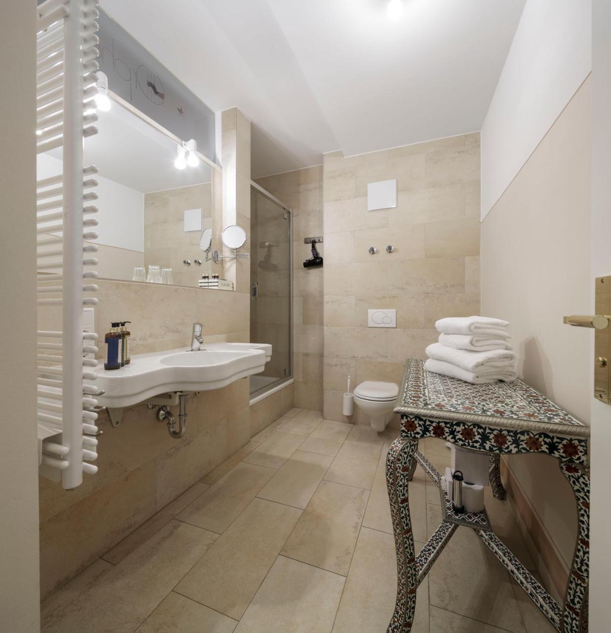 Hotel Orphee - Grosses Haus เรเกนส์บวร์ก ภายนอก รูปภาพ
