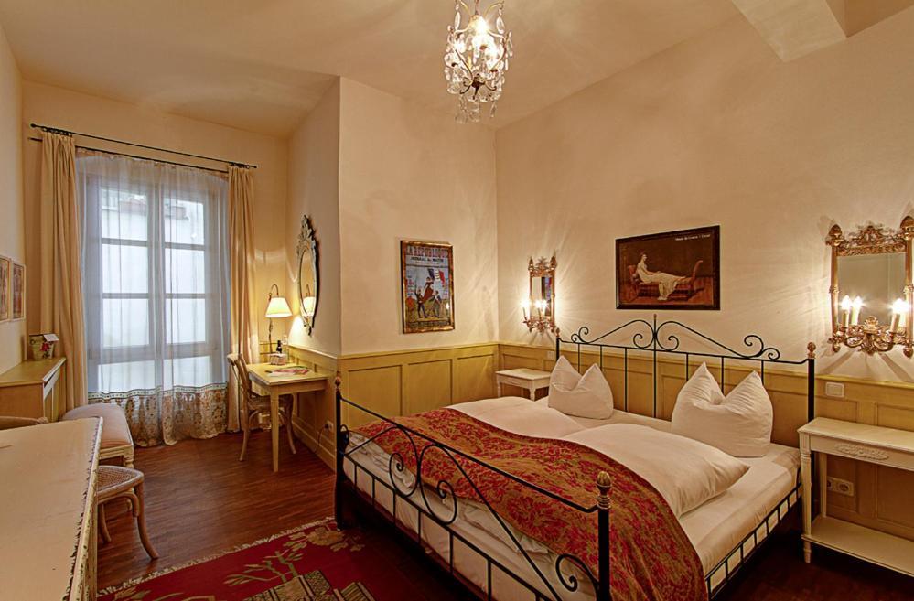 Hotel Orphee - Grosses Haus เรเกนส์บวร์ก ภายนอก รูปภาพ
